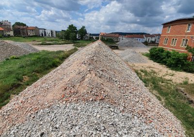 Terrain avec monticules gravas - MS-E-T